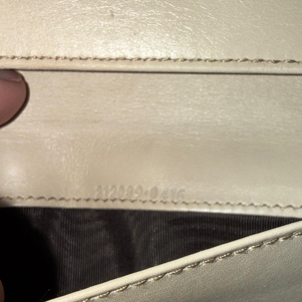 Authentic Gucci included COA certification Gold Embossed wallet - Picture 6 of 16